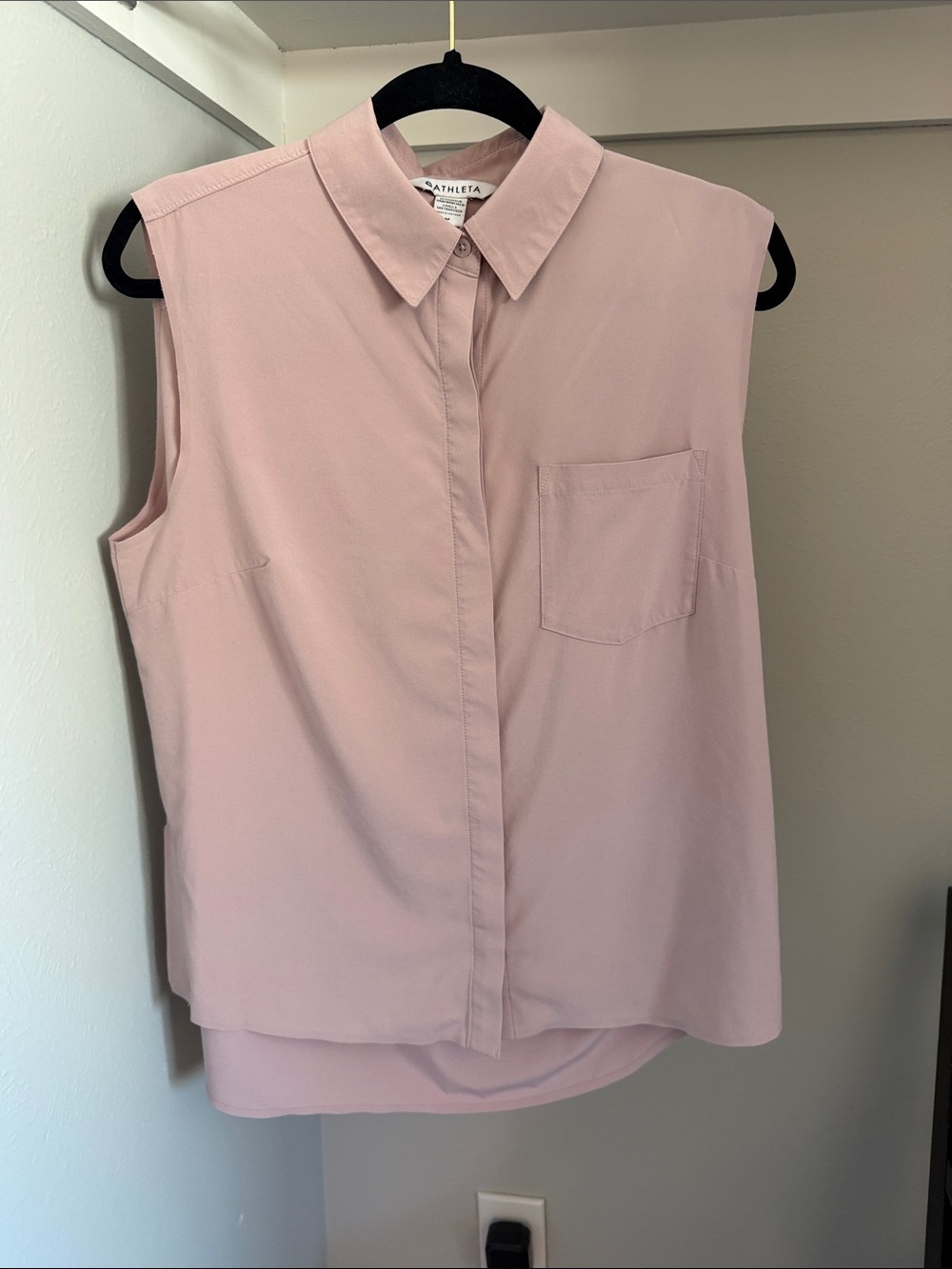 Athleta Sleeveless Collared Blouse in Light Pink